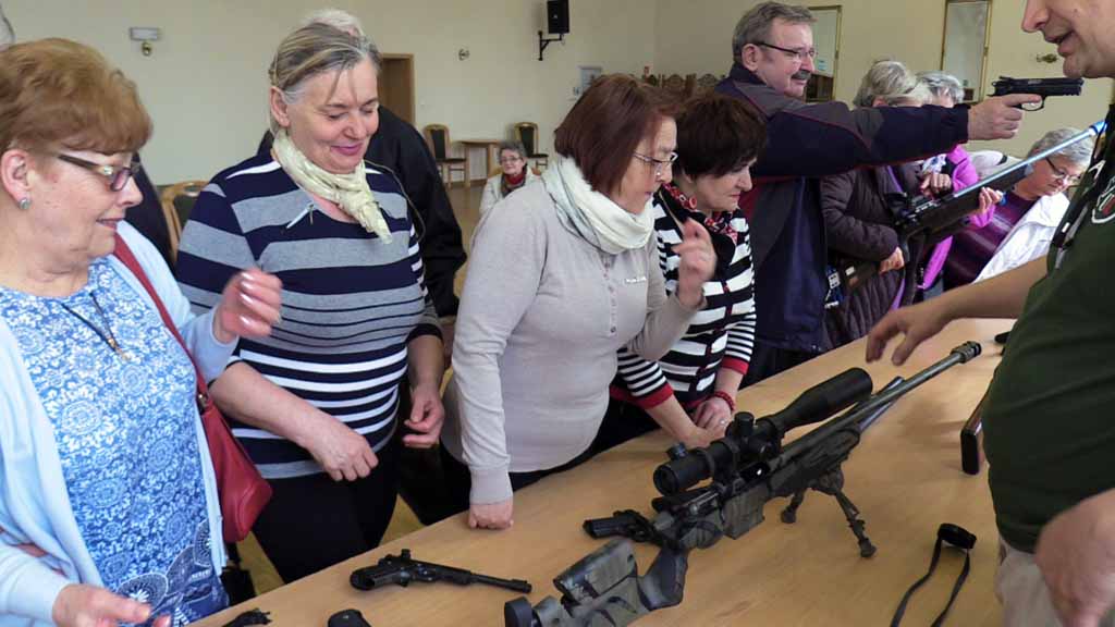 Jaworscy studenci dziś wagarowali. Z bronią w ręku