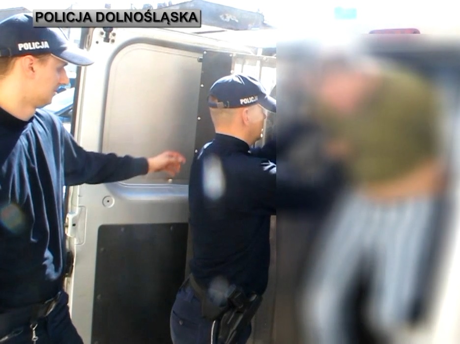 Policyjny pościg za złodziejem samochodu (WIDEO)