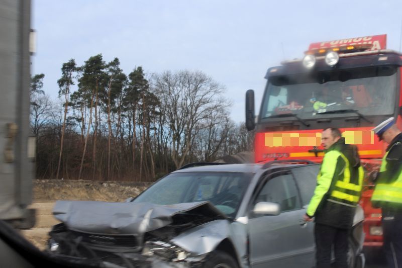 Wypadek na „trójce” za Polkowicami. Są duże korki