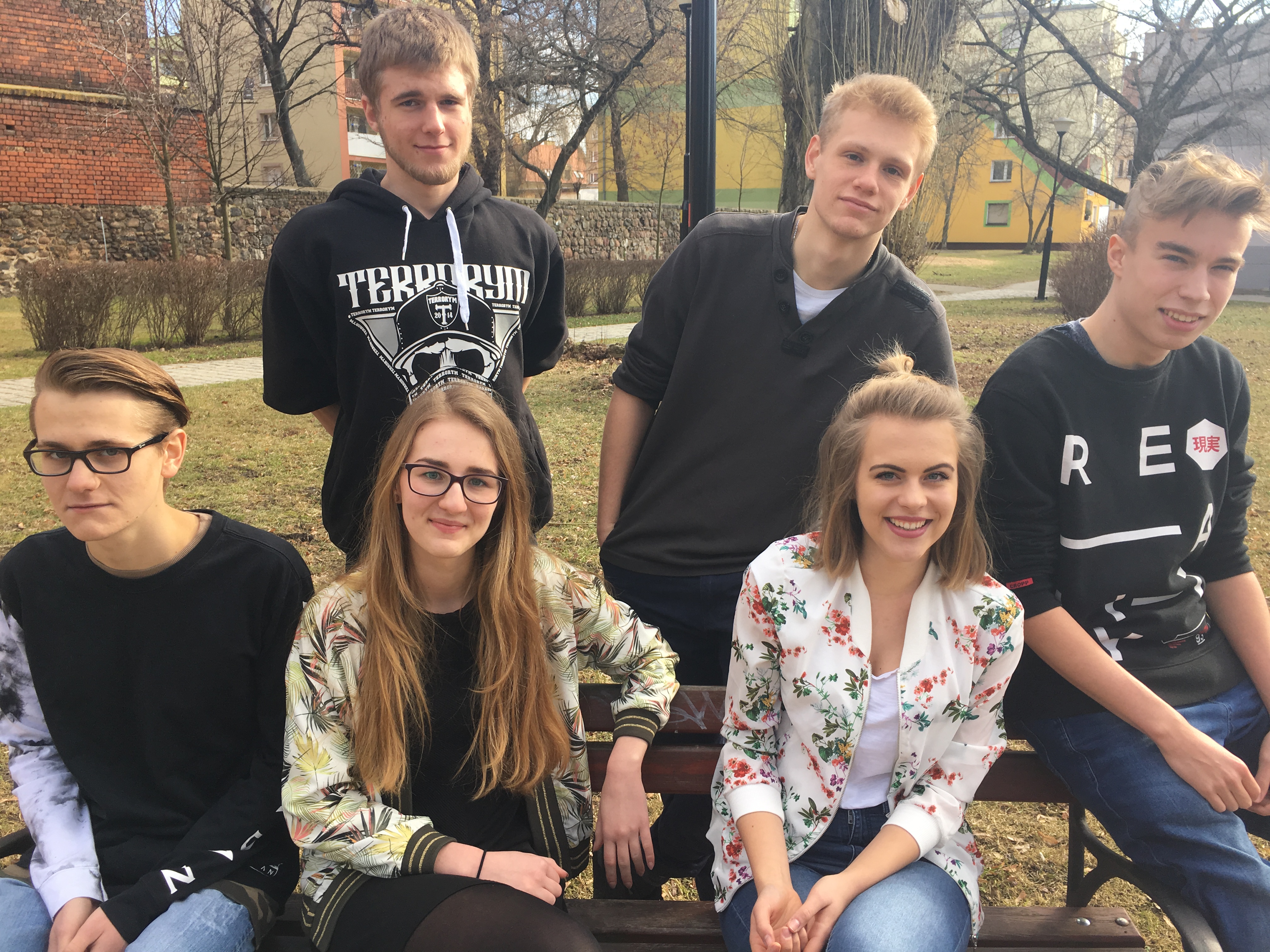 Licealiści uczą kultury