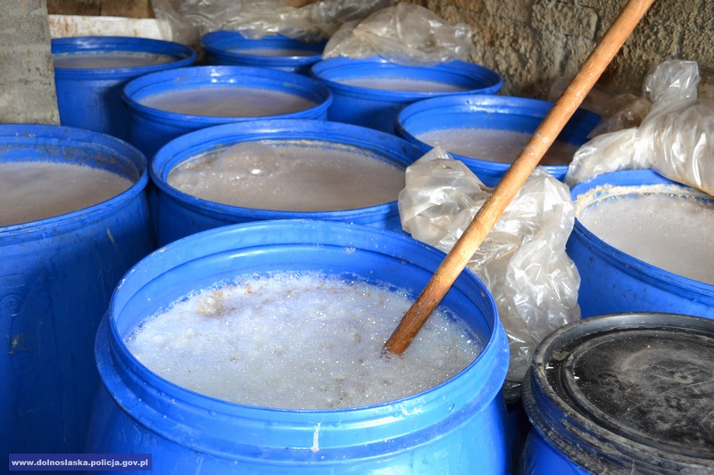 Rodzinny, bimbrowniczy interes nie wypalił (WIDEO)