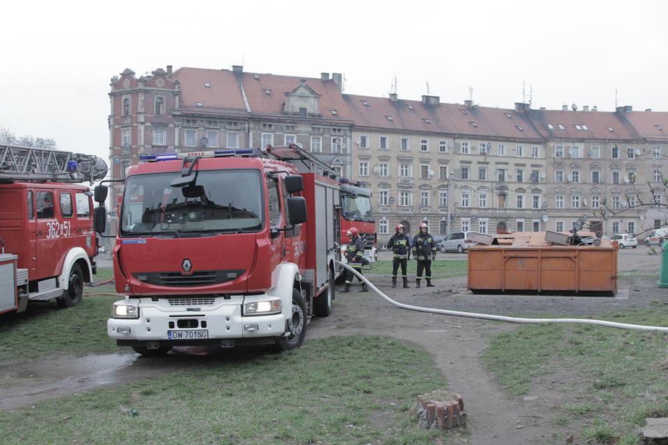 W ciągu dwóch godzin dwukrotnie gasili ruinę