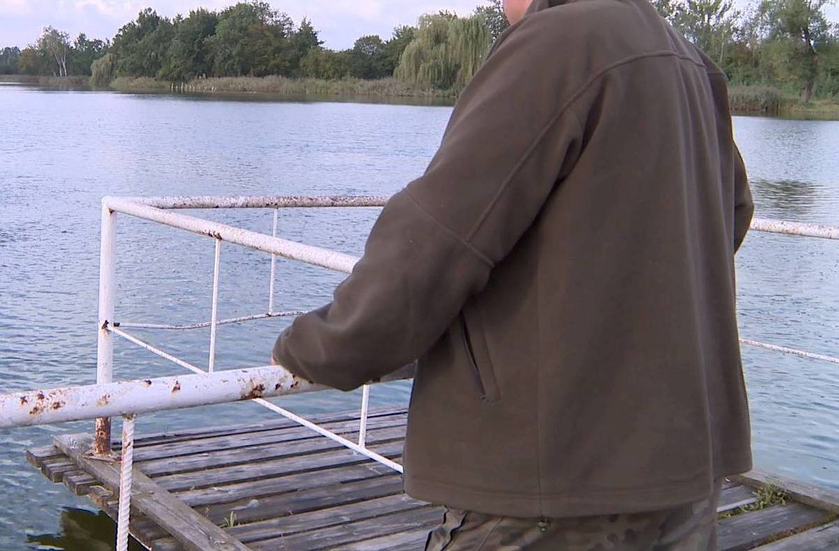 Nie pogardził nawet karmą dla ryb