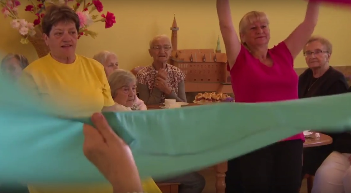 Seniorzy nie boją się komputerów (WIDEO)