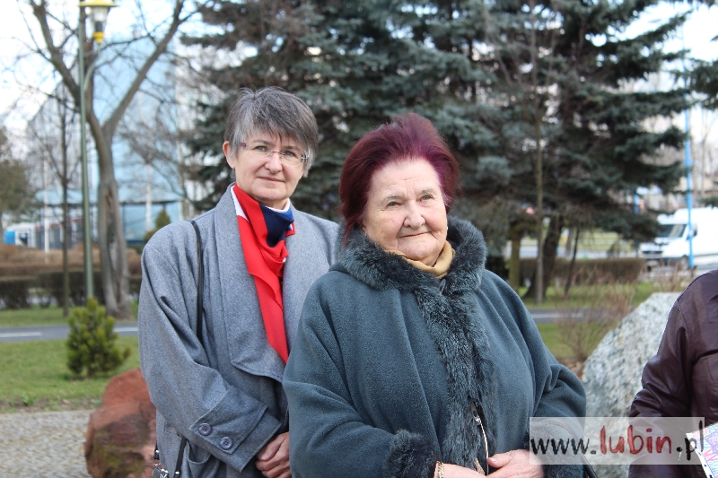 Przed miedzią znalazł żonę (WIDEO)