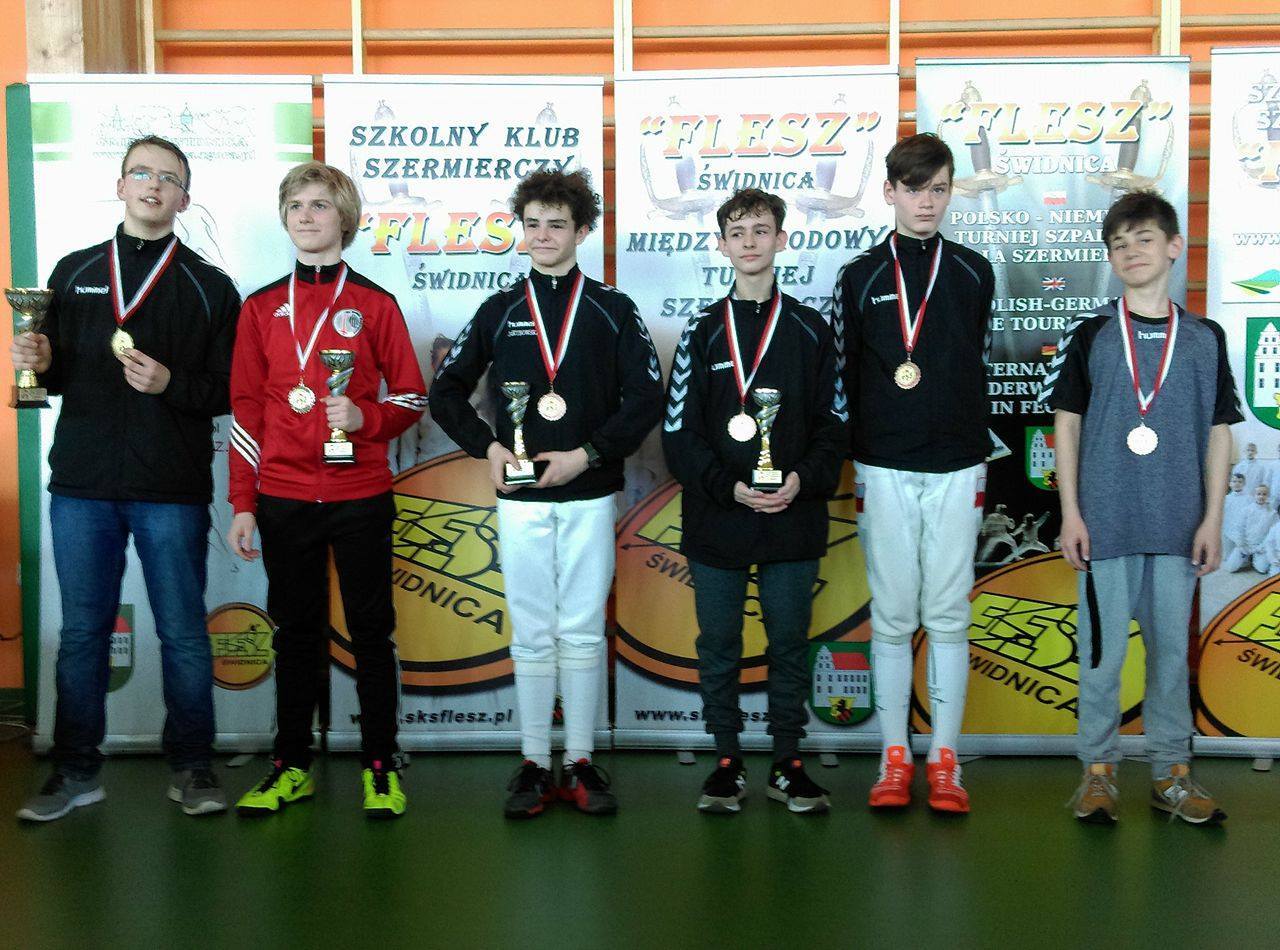 Szermierze na świdnickim podium