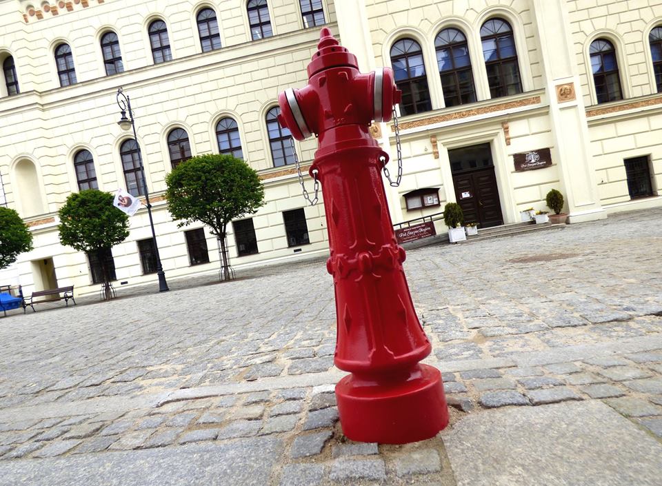 Czerwone hydranty mają zdobić głogowskie zakątki