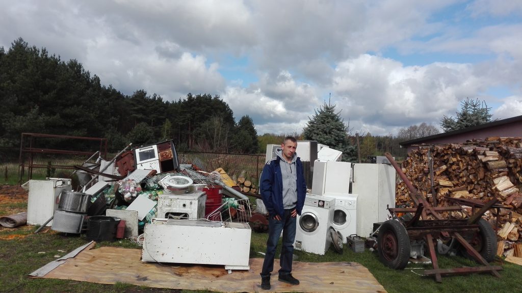 OSP w Parchowie zbiera złom, by kupić sprzęt (WIDEO)