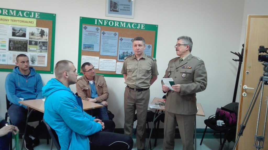 Żołnierze w galerii handlowej (WIDEO)