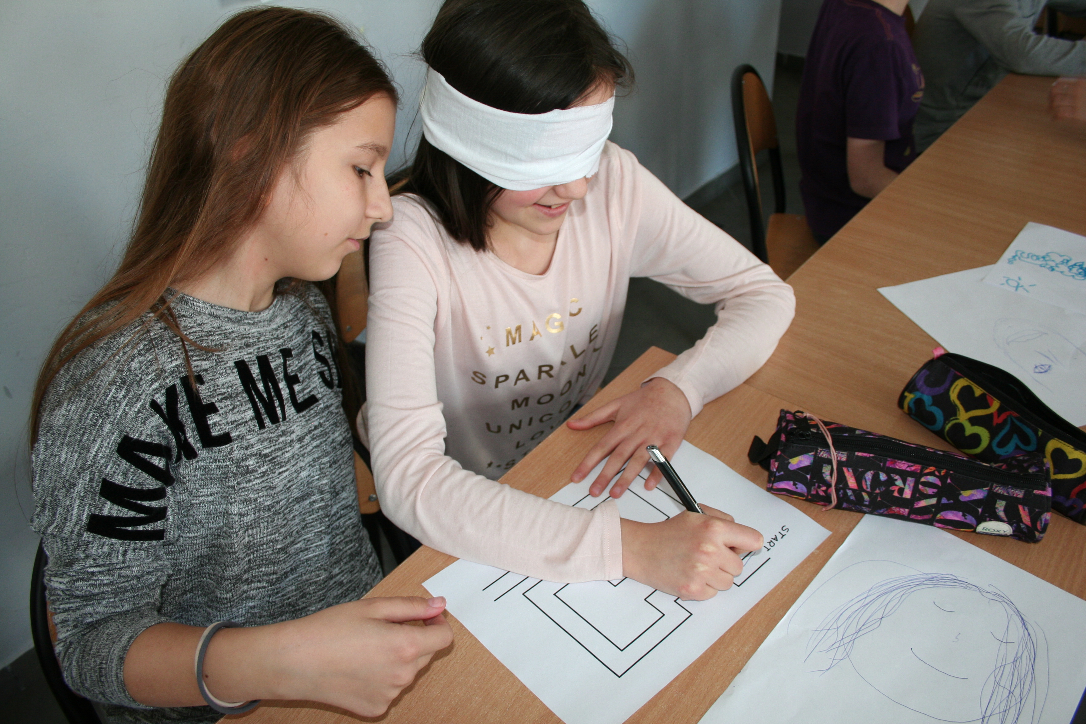 Nastolatki uczą wrażliwości i… języka migowego