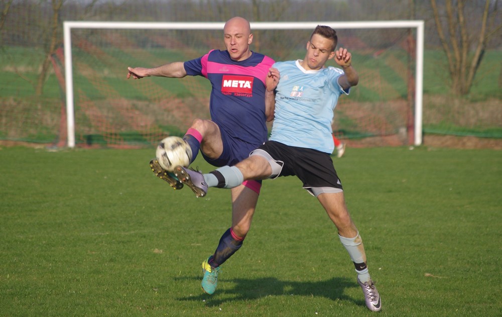 Przyszłość z Dębem na remis (FOTO)