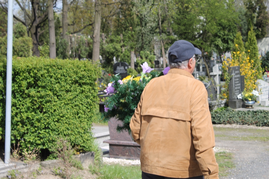 Na cmentarz też nie wolno