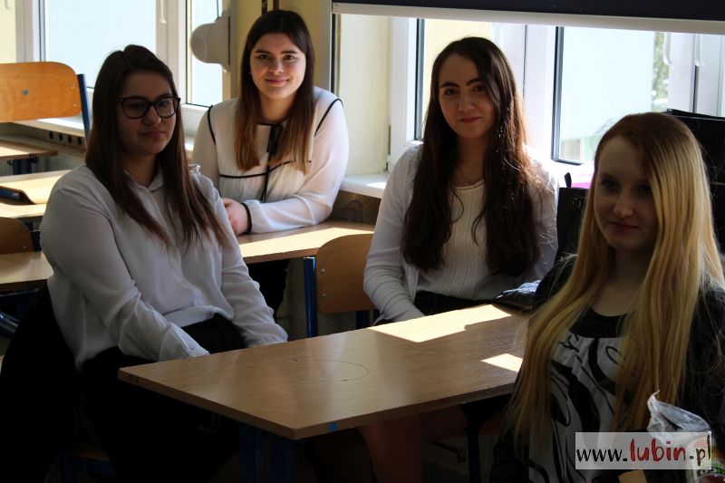 Gimnazjaliści piszą testy (WIDEO, FOTO)