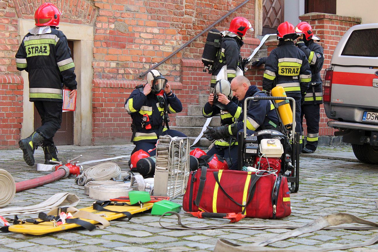 Strażackie ćwiczenia na Zamku Piastowskim (FOTO, WIDEO)