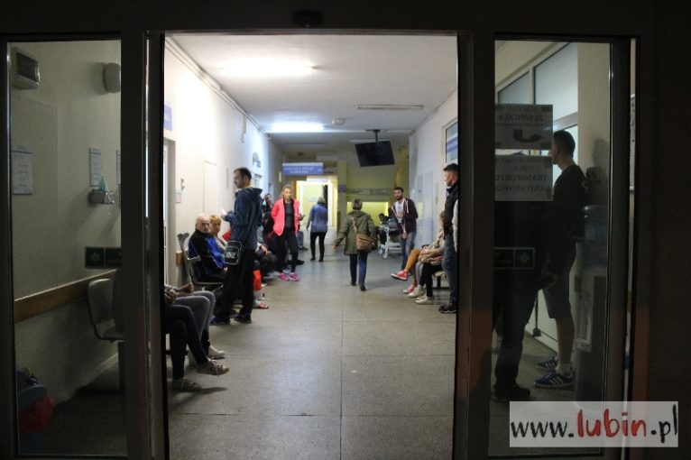 Tłok w izbie przyjęć. Pomogą kolorowe bransoletki?