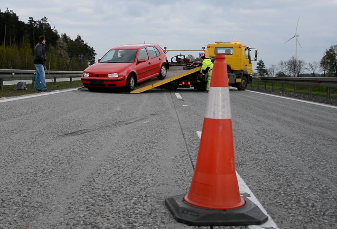 Bujany fotel przyczyną kolizji na A4 (WIDEO)