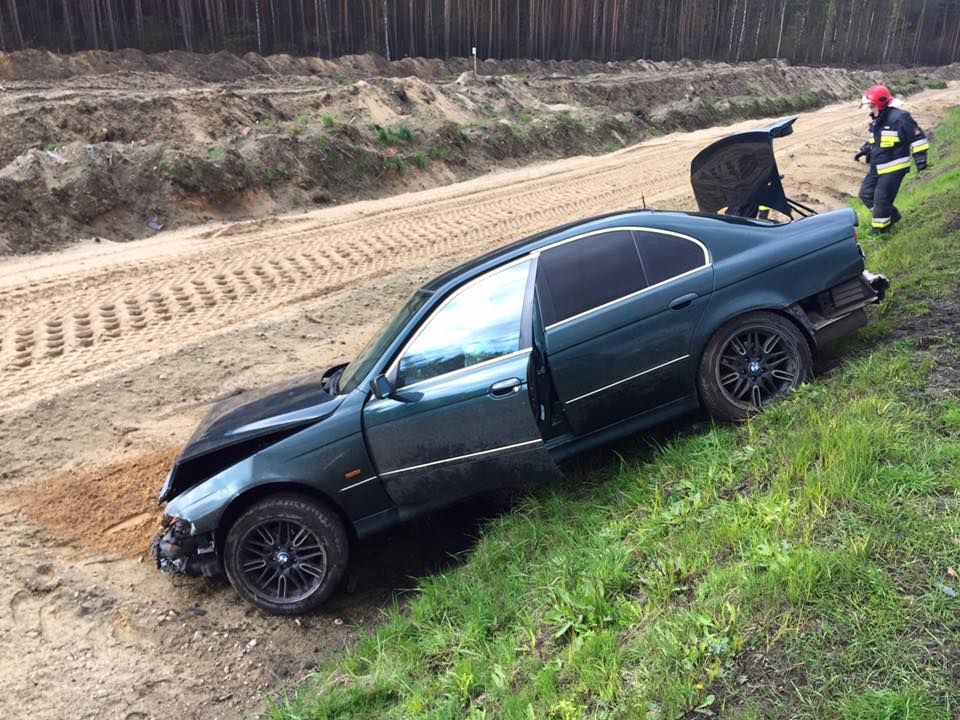 BMW wjechało do rowu