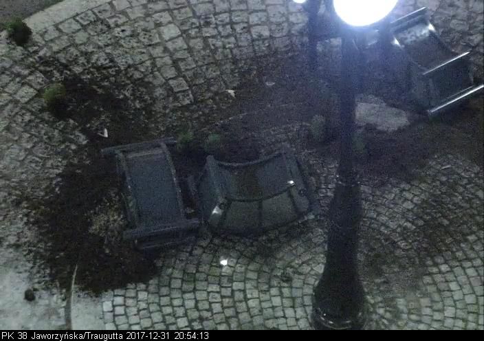 Jest rondo, nie ma przejścia dla pieszych (WIDEO)