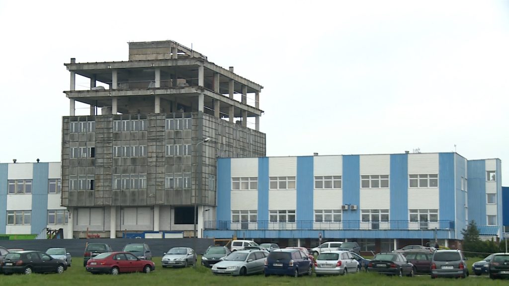 „Azbestowa” wieża wodociągów przechodzi do historii (WIDEO)