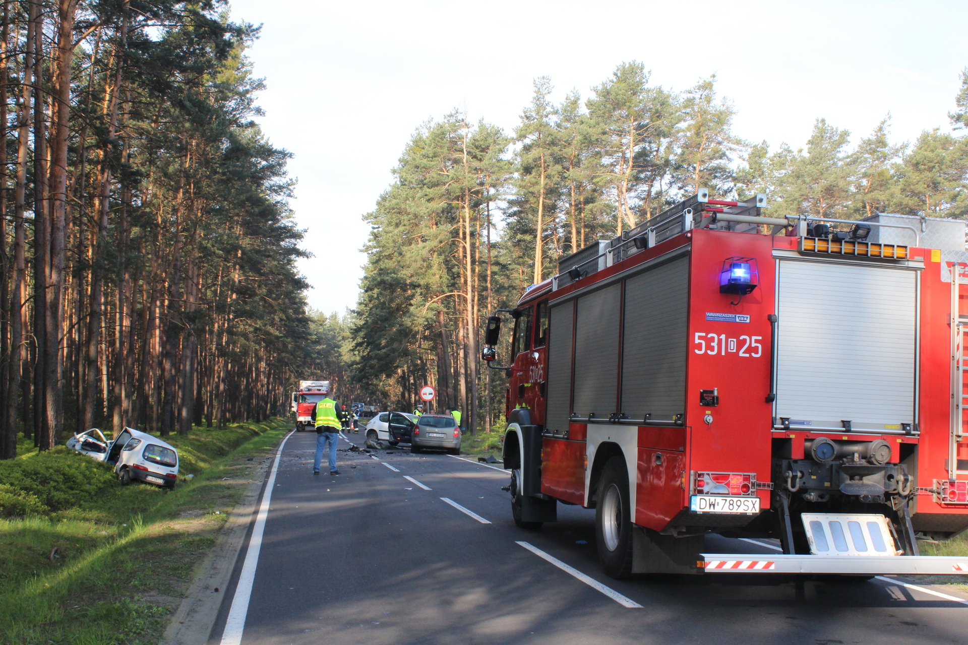 Zderzenie trzech aut. Dwie osoby poszkodowane (WIDEO, FOTO)