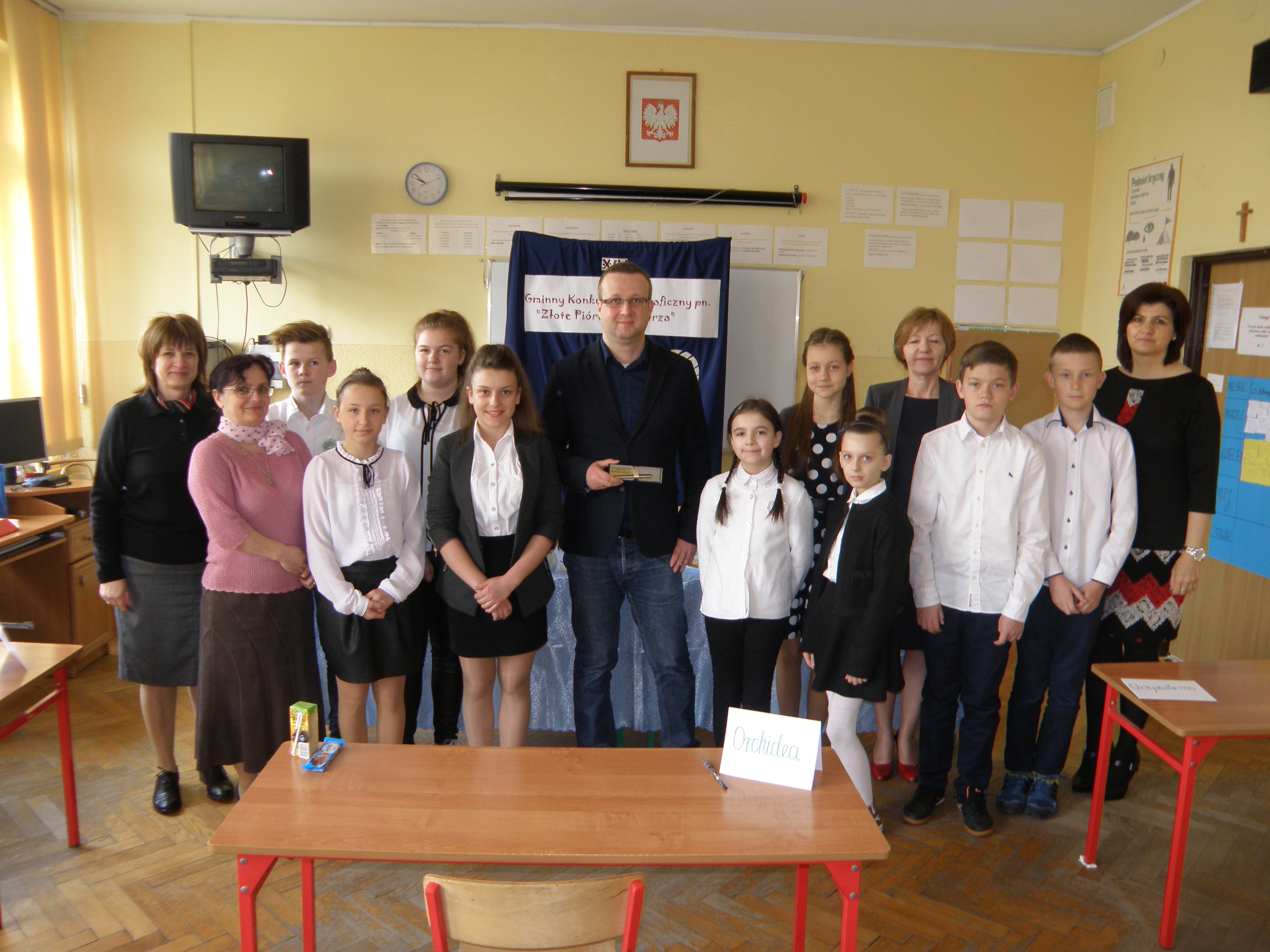 Burmistrz Przemkowa wręczył uczennicy złote pióro