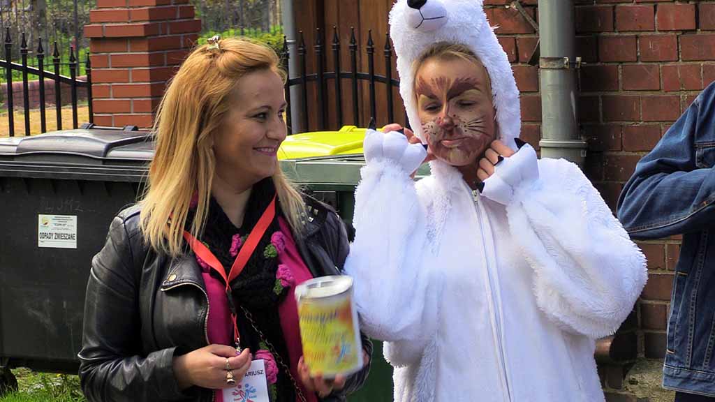 Bawili się i pomagali (WIDEO)