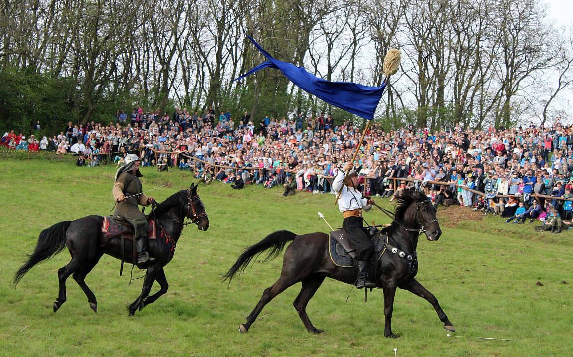 Bitwa, koncerty i plebejskie zabawy