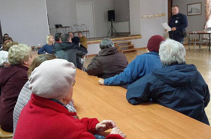 Dzielnicowi promowali mobilną aplikację w Lisowicach