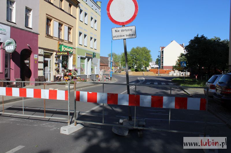 Droga w centrum miasta zamknięta. Ruszył remont (WIDEO)