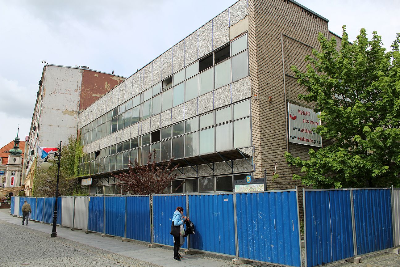 Legnica: Ruszyła rozbiórka dawnej skarbówki