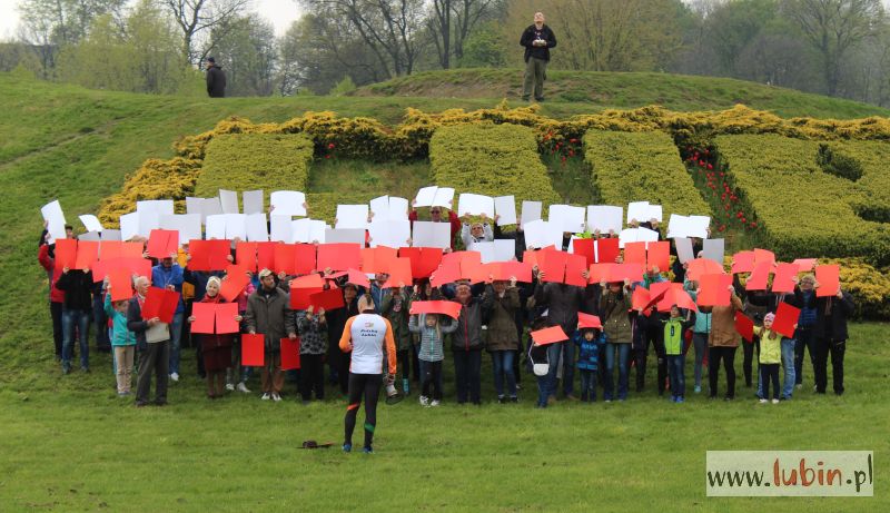 Utworzyli żywą flagę (FOTO, WIDEO)