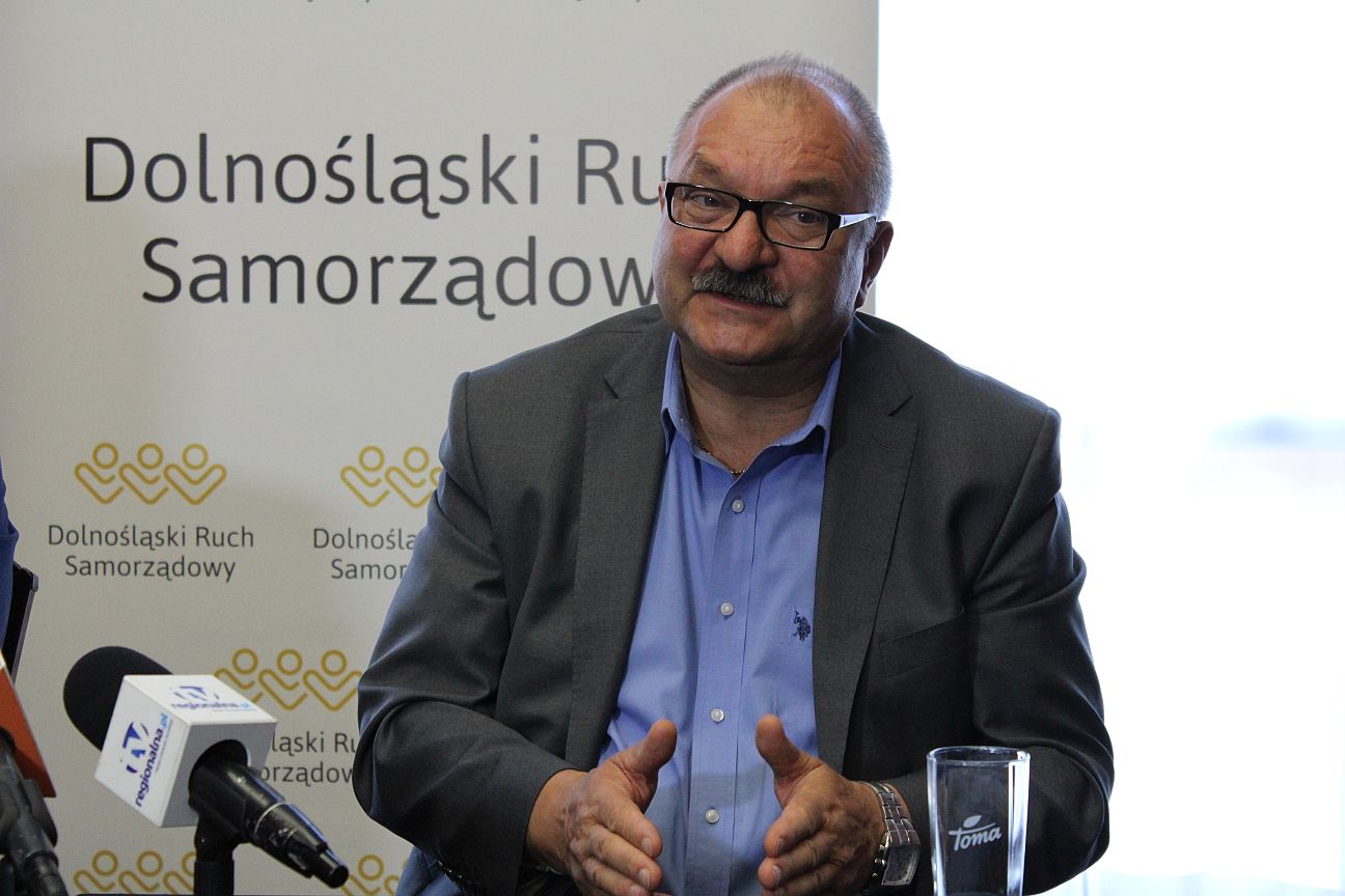 Marszałek apeluje do premiera o otwarcie granic