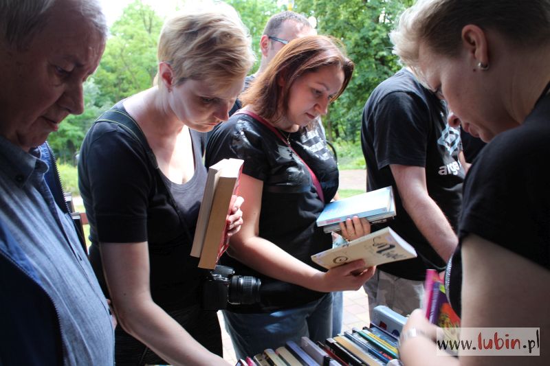 Lubinianie uwolnili książki. Parkowa biblioteka to jest to!