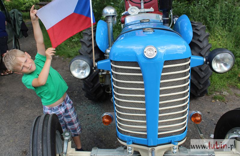 800 kilometrów zabytkowym traktorem (WIDEO)