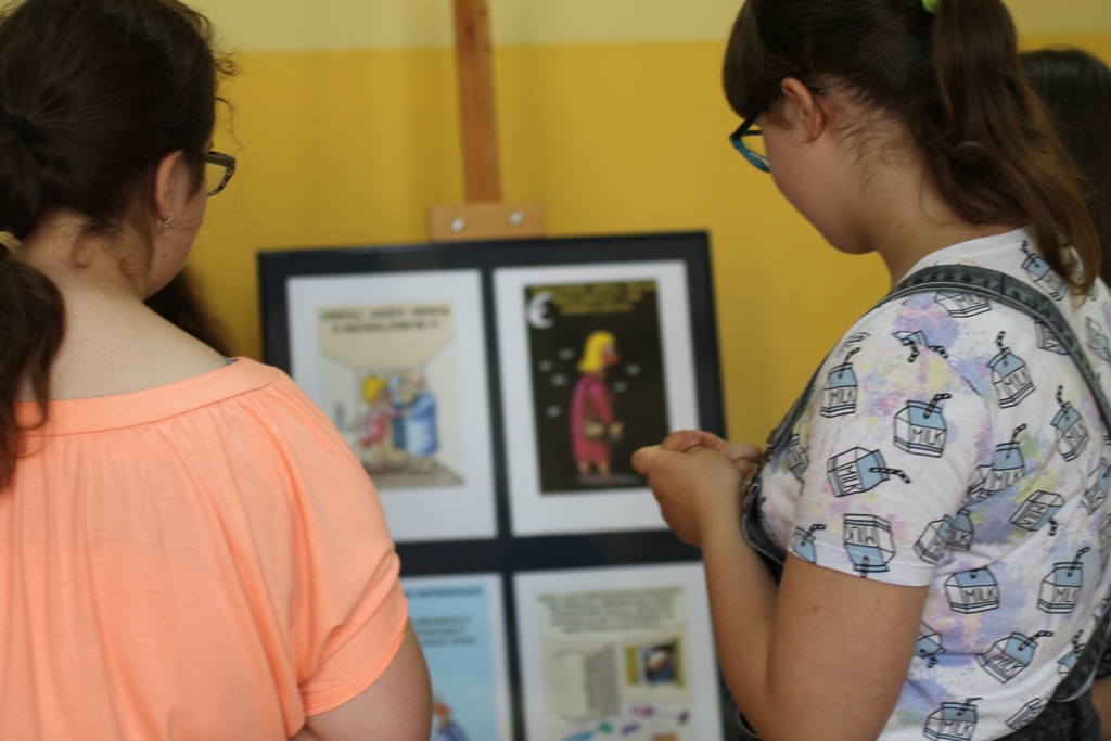 Żarty z nieszczęść na szkolnej wystawie (FOTO)