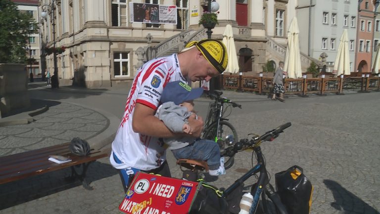 Rowerem w odwiedziny do hrabiego Drakuli (WIDEO)