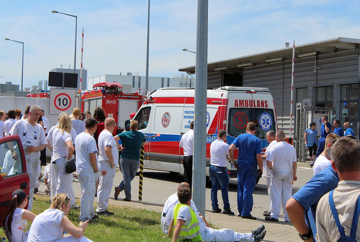 Ewakuacja pracowników Faurecii. Płonął piec (FOTO)