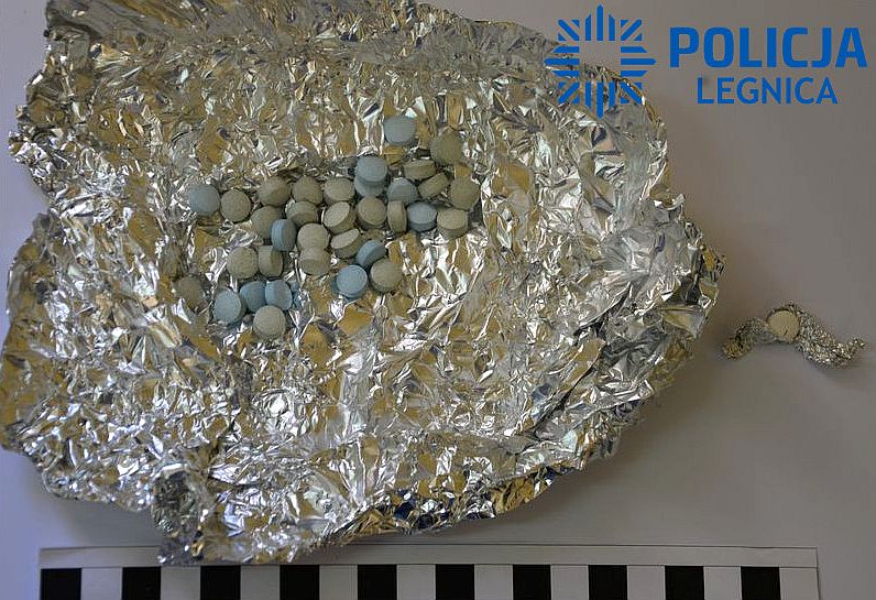 Narkotyki trzymała obok łóżka