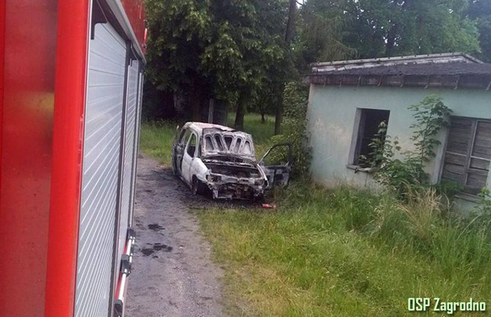 Pożar samochodu w Grodźcu
