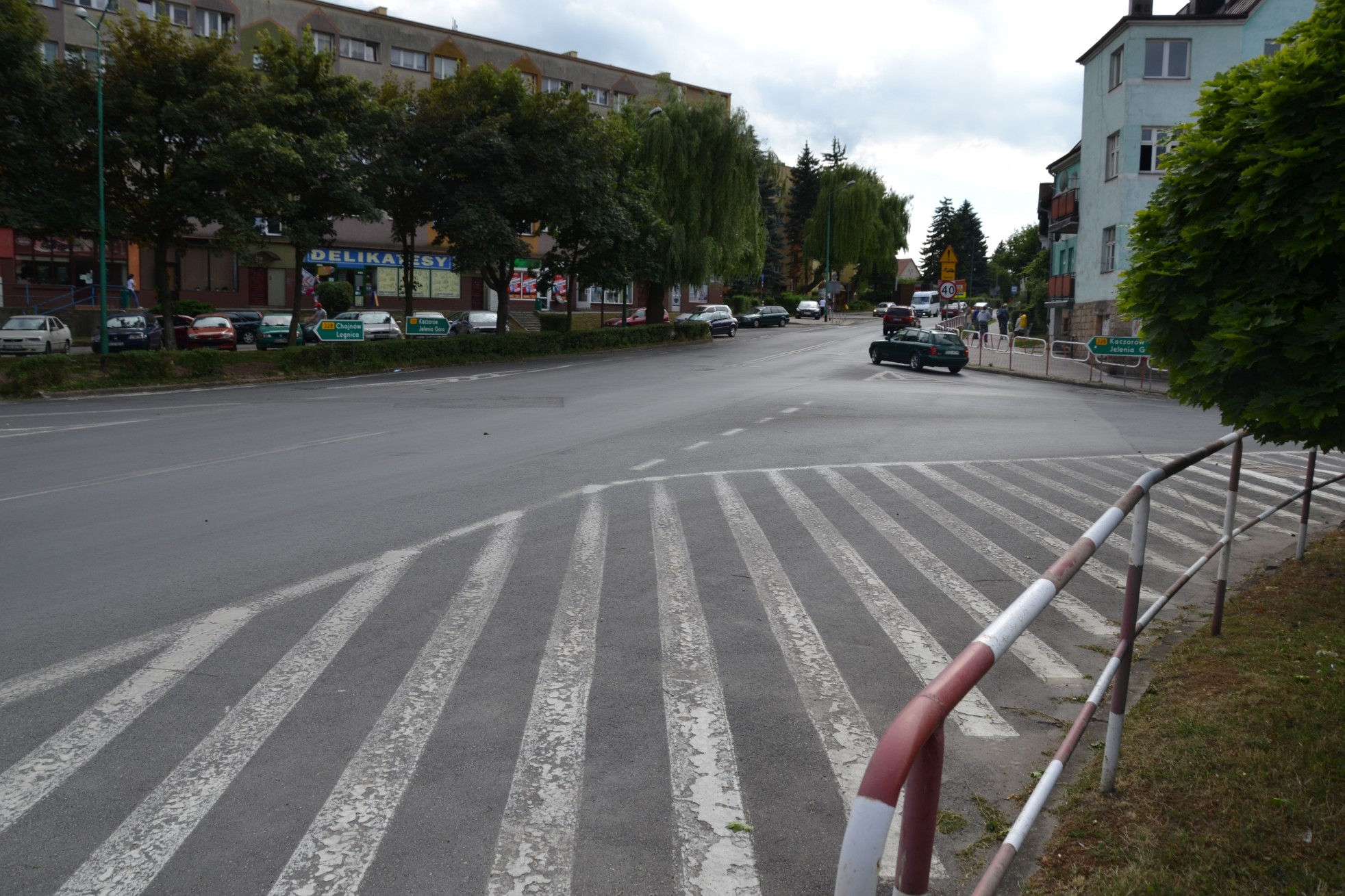 Monitoring prędkości i dodatkowe oświetlenia przy przejściach