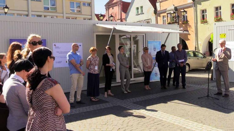 Tajemnicze kontenery na jaworskim rynku