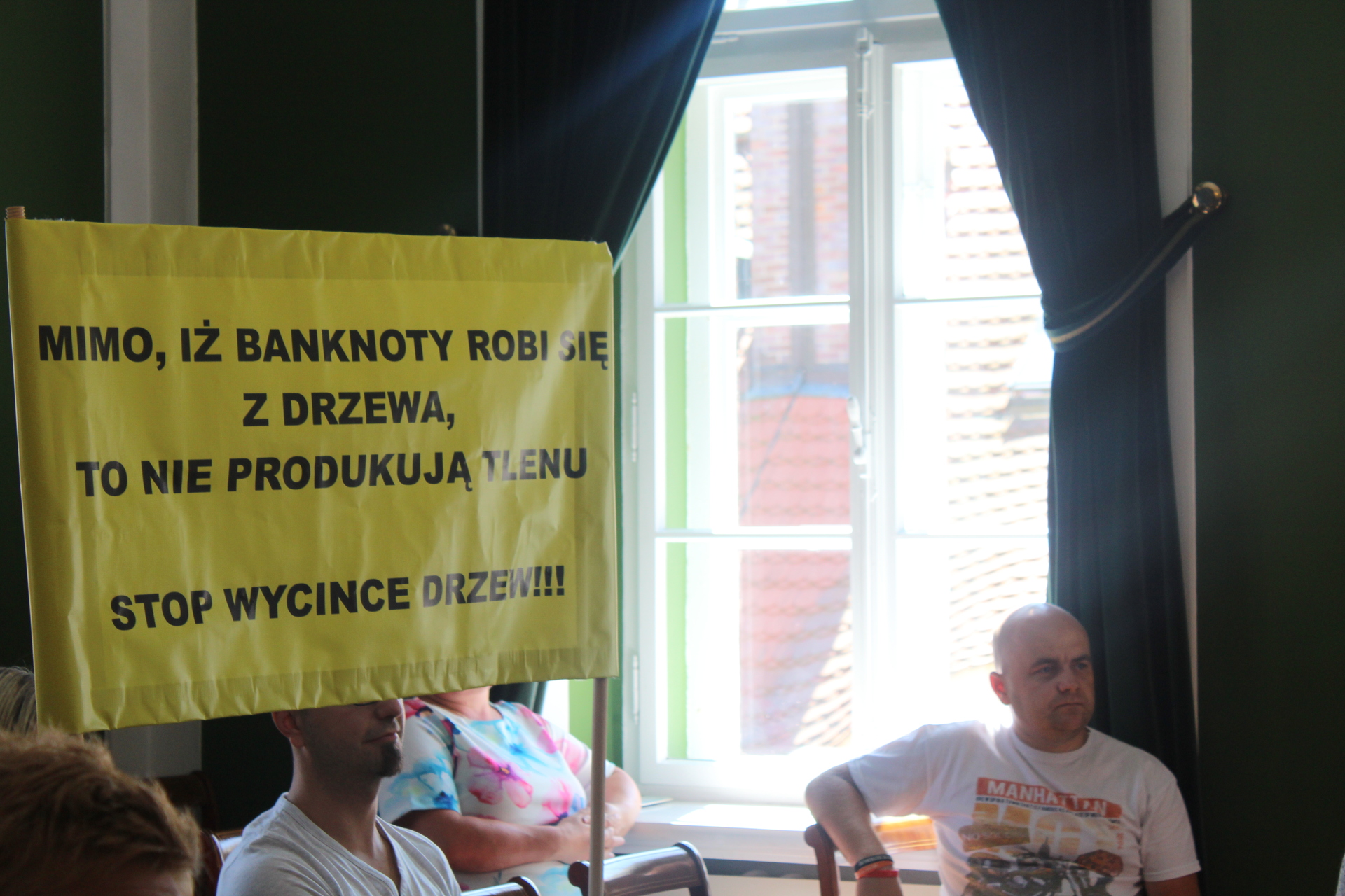 Zamieszanie wokół polkowickich dębów