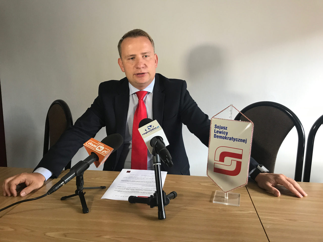 SLD: Tysiąc euro miesięcznie dla ratowników medycznych (WIDEO)