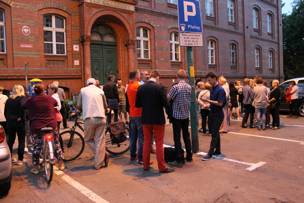 Legniczanie w obronie niezawisłości sądów (FOTO)