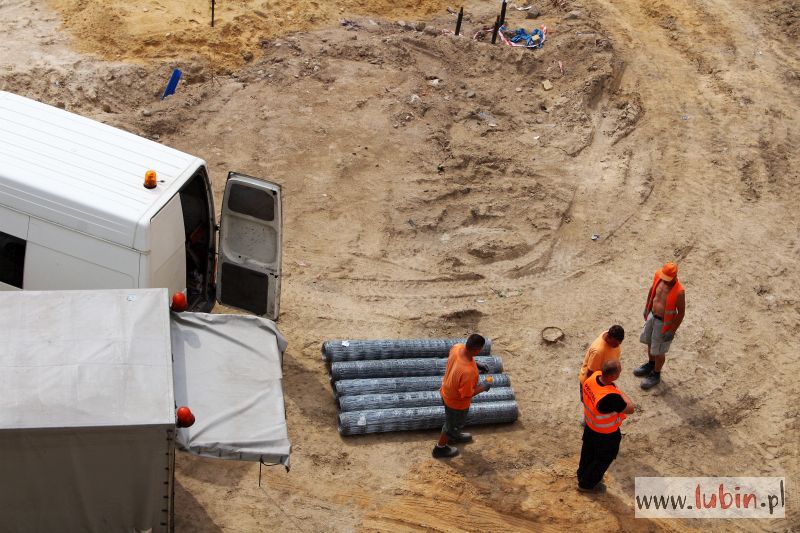 Jedno ogrodzenie znika, drugie się pojawia (WIDEO)