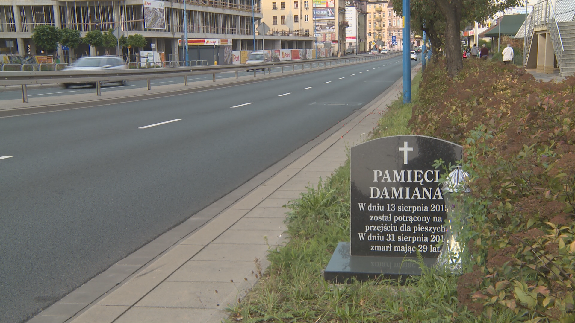 Krzyże przy drodze stać nie powinny. Prokurator umarza śledztwo (WIDEO)