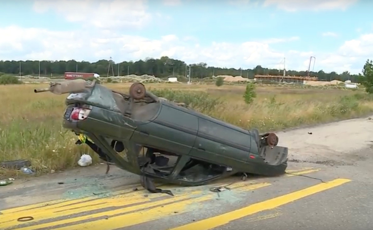 Bezpański wrak straszy przy S3 (WIDEO)