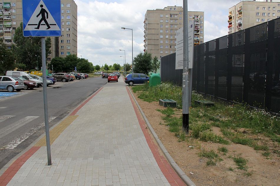 Nowy komisariat i nowy chodnik