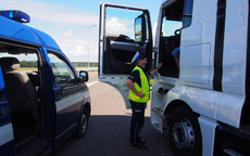 Martwy przepis na A4 – ciężarówki wciąż wyprzedzają mimo zakazów (WIDEO)