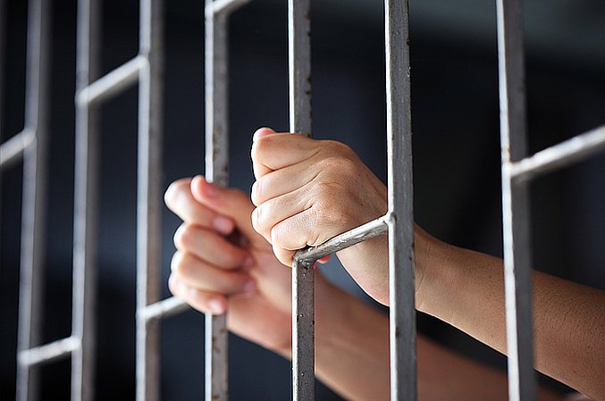 Ukrywał się przed więzieniem. Wpadł w sklepie podczas zakupów